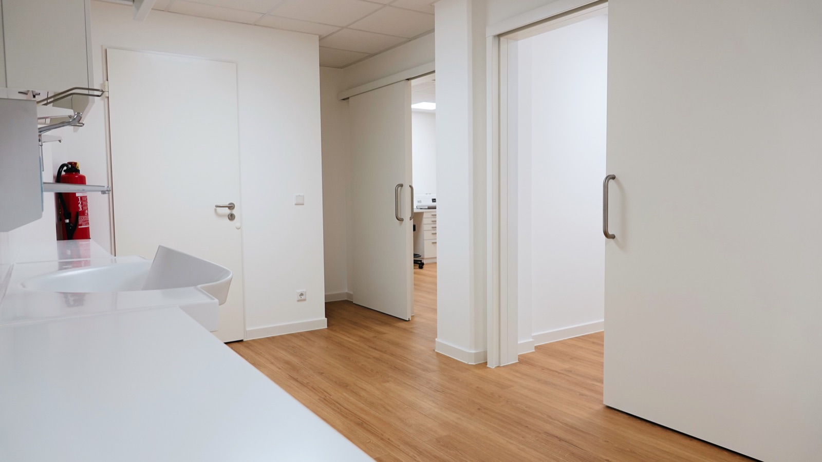 Blick in die Eingriffsr&auml;ume im rehaar Medical Center